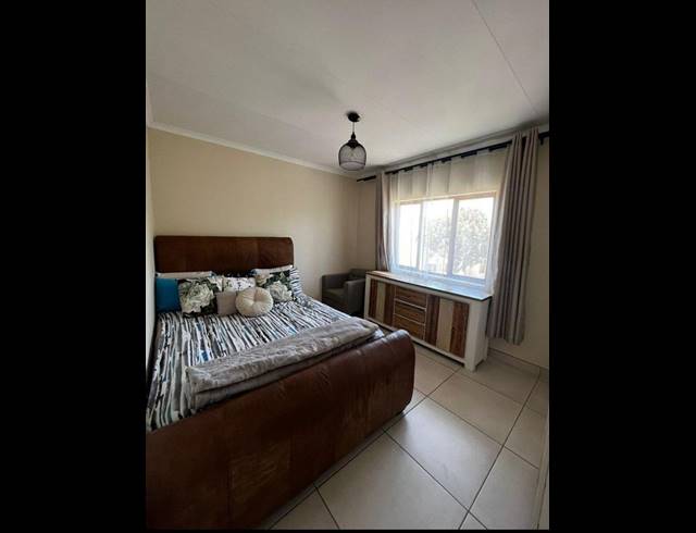 2 BEDROOM TOWNHOUSE FOR SALE IN CARLSWALD ESTATE